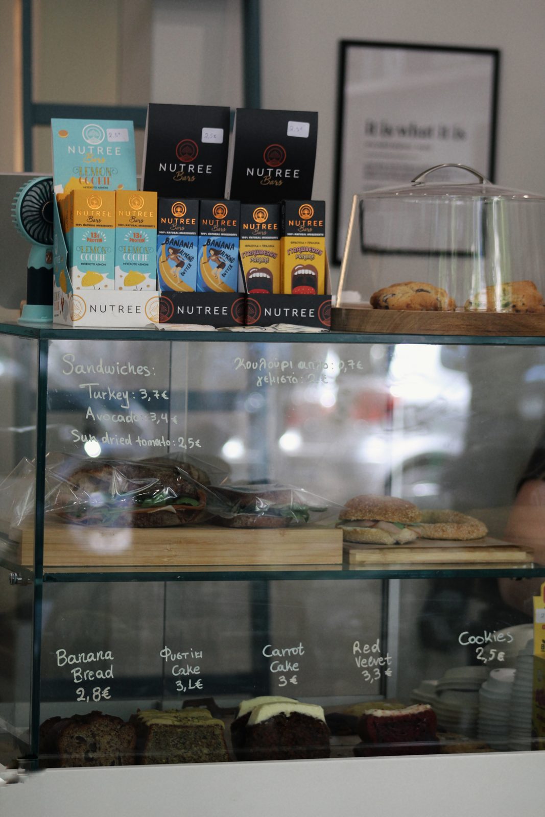 The glass case of banana bread, carrot cake and daily bakes